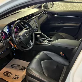 Toyota Camry 2019