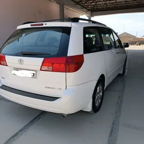 Toyota Sienna 2004