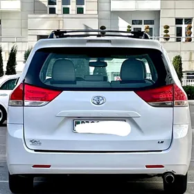 Toyota Sienna 2010