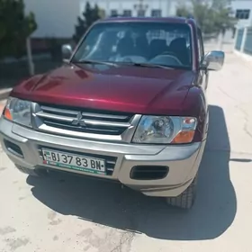 Mitsubishi Montero 2002