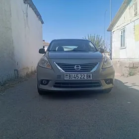 Nissan Versa 2012