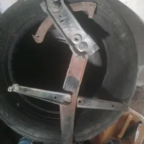 Opel Aýna galdyryan sag öňi
