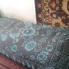 кровать