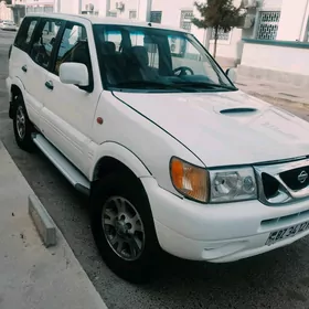 Nissan Terrano 2003