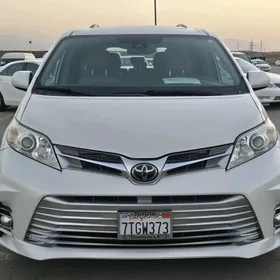 Toyota Sienna 2019