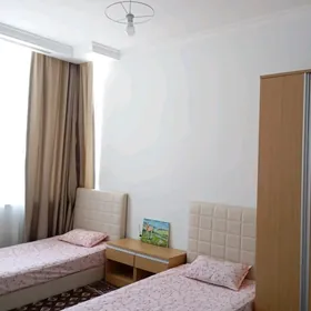 eýesinden arenda komnat