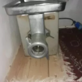 Et  üweýän  maşyn