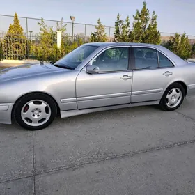Mercedes-Benz E320 2001