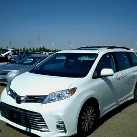 Toyota Sienna 2019