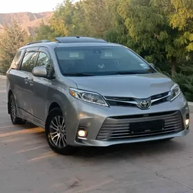 Toyota Sienna 2020