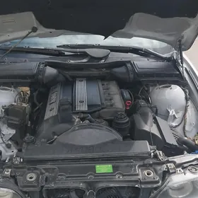 BMW E39 2001