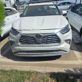 Toyota Highlander 2021