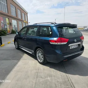 Toyota Sienna 2010