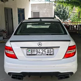 Mercedes-Benz C300 2011