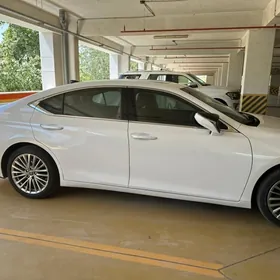 Lexus ES 350 2022