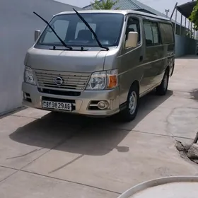 Nissan Urvan 2010