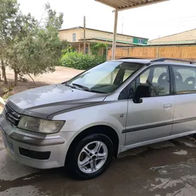 Mitsubishi Chariot 2002
