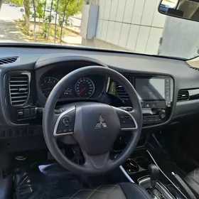 Mitsubishi Outlander 2022