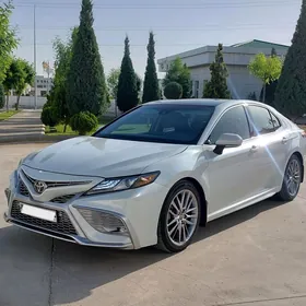Toyota Camry 2021