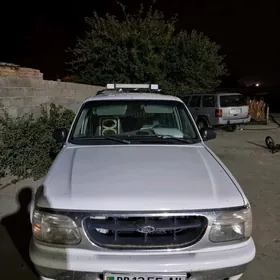 Ford Explorer Sport 2000