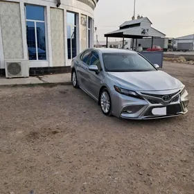 Toyota Camry 2021