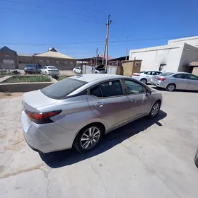 Nissan Versa 2021