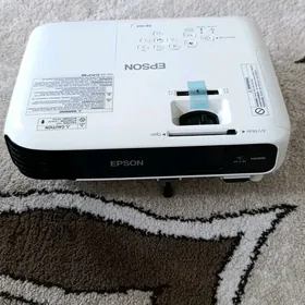 Epson Pro EB-S04