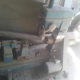 Tokarny stanok uçebni