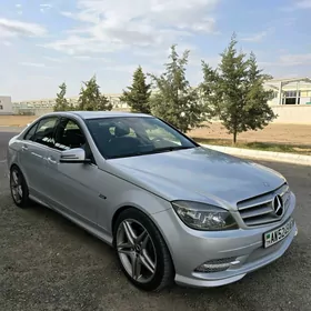 Mercedes-Benz C300 2011