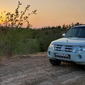 Mitsubishi Pajero 2014