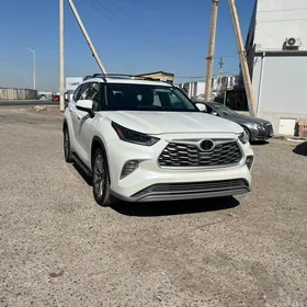 Toyota Highlander 2021