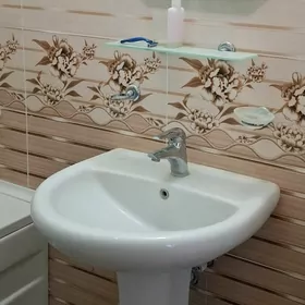 Umywalnik Creavit Kran Ayna