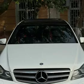 Mercedes-Benz C350 2014