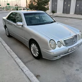 Mercedes-Benz E320 2001