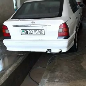 Nissan Primera 1995