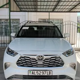 Toyota Highlander 2021