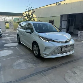 Toyota Sienna 2021