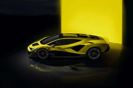 Lamborghini 3,5 mln dollara öz taryhynda iň tiz Fenomeno giperkaryny çykarar