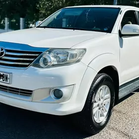 Toyota Fortuner 2013