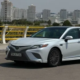 Toyota Camry 2018