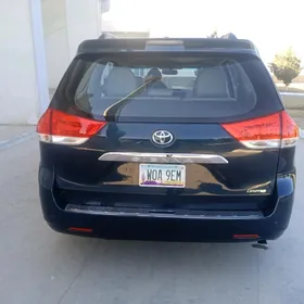 Toyota Sienna 2010