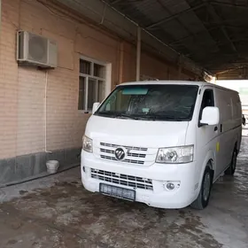 Toyota Hiace 2019