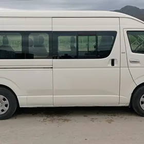 Toyota Hiace 2005