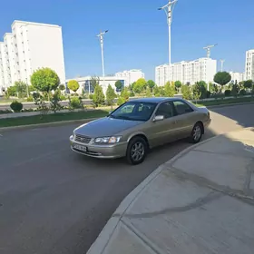 Toyota Camry 2000