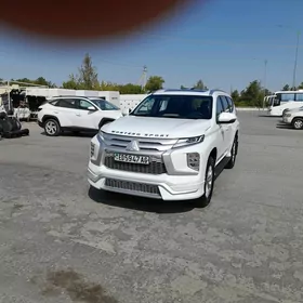 Mitsubishi Montero Sport 2023