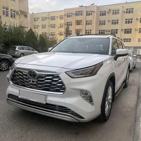 Toyota Highlander 2021