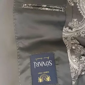kostyum Suvari, razmer M