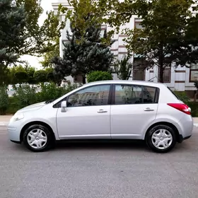Nissan Versa 2011