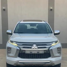 Mitsubishi Pajero 2020