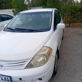 Nissan Versa 2011
